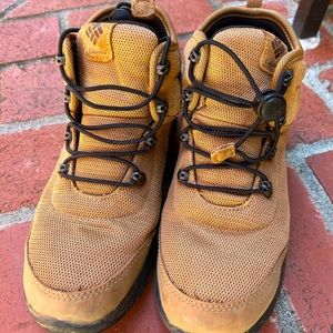 Boys Columbia boots Size 6. Only worn 3 times!! Excellent condition!